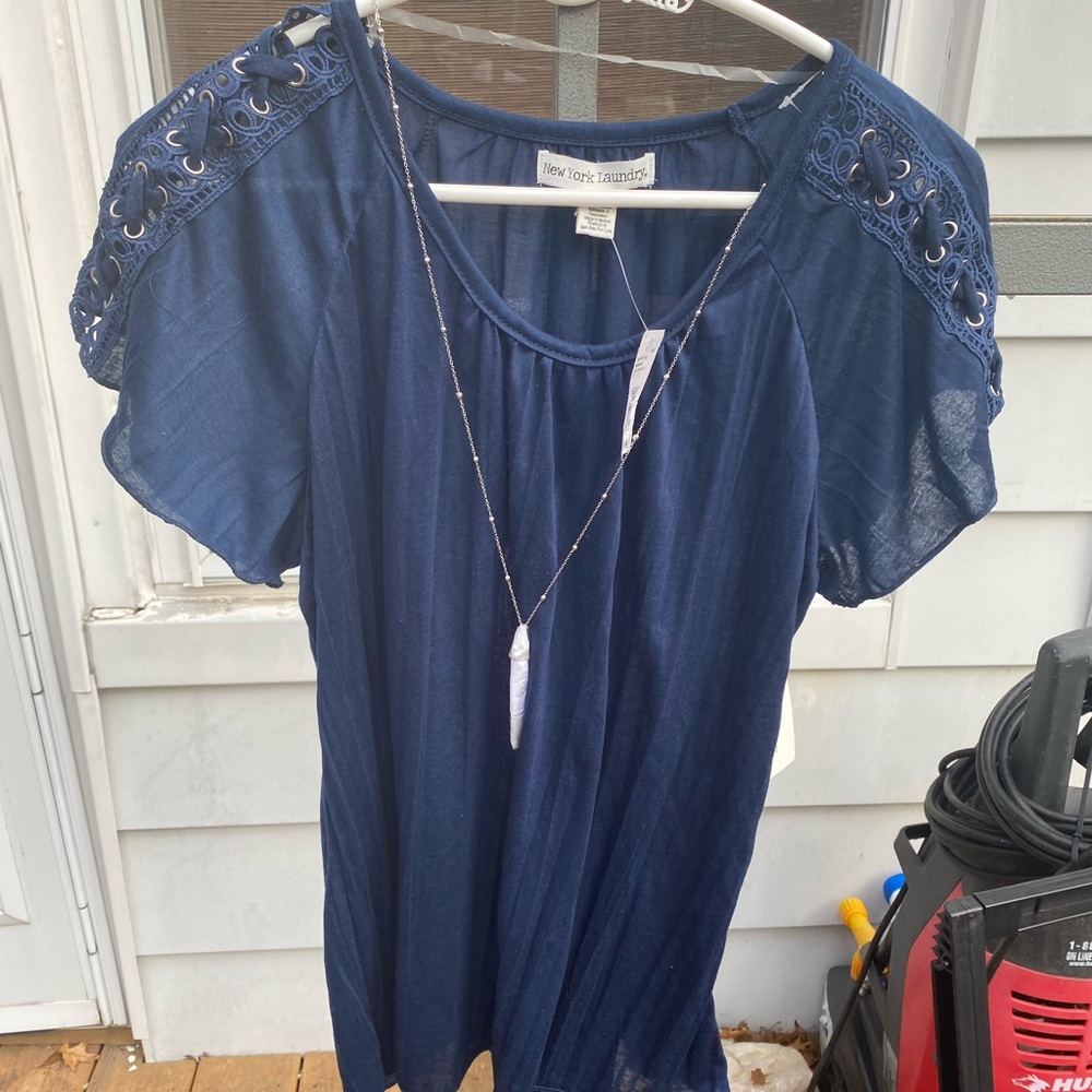New York Laundry dark blue woman’s blouse